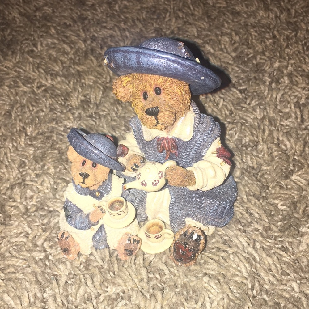 Boyd Bears 1999 collectible figurine.